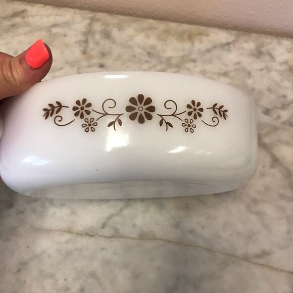 Vintage 60s Dynaware Pyr–O–Rey milk glass ovenware casserole dish - Picture 3 of 6